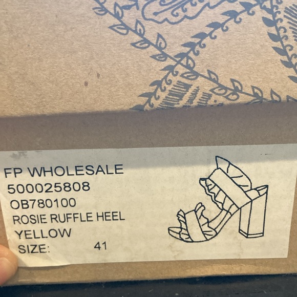 Free People Yellow Rosie Ruffle Heel Size 41 NWT - Picture 10 of 11